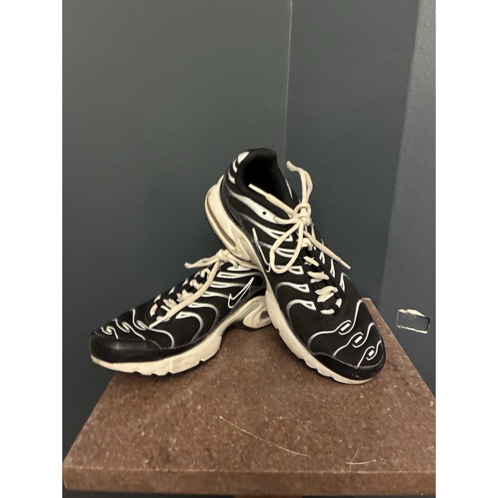 Nike Air Max Plus TN Black White Metallic Silver Running Shoes Size 7y